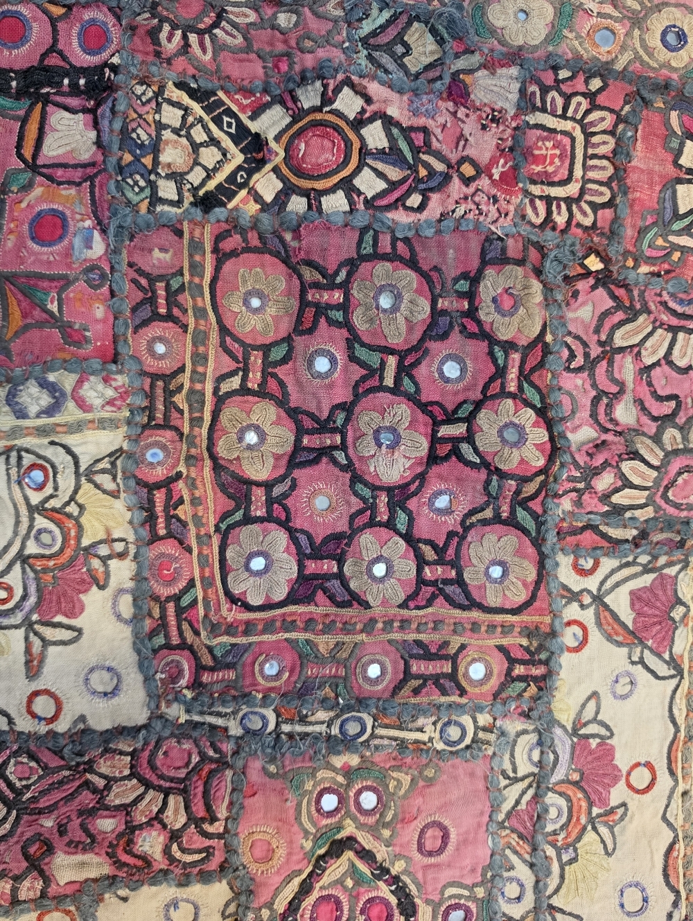 Vintage Handmade Indian Embroidered Patchwork Wall Hanging - Picture 15 of 16